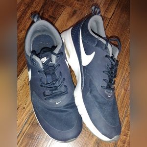 Nike Women's Preloved Shoes